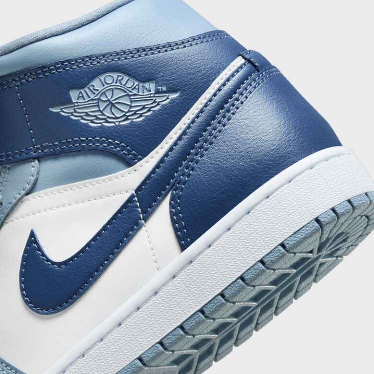WMNS Air Jordan 1 Mid