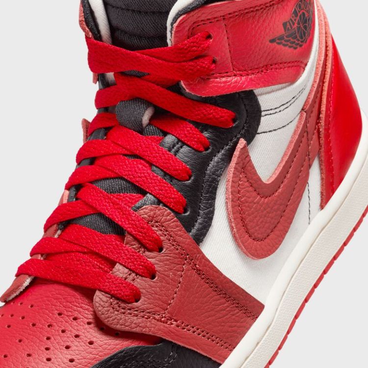 WMNS Air Jordan 1 MM High