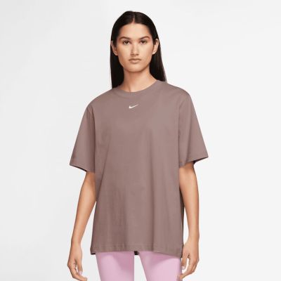 Sportswear Eseentials Low Brand Read T-Shirt