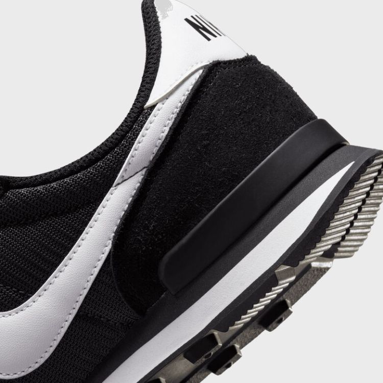 WMNS Internationalist