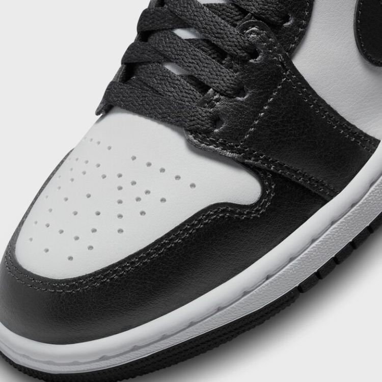 WMNS Air Jordan 1 Mid