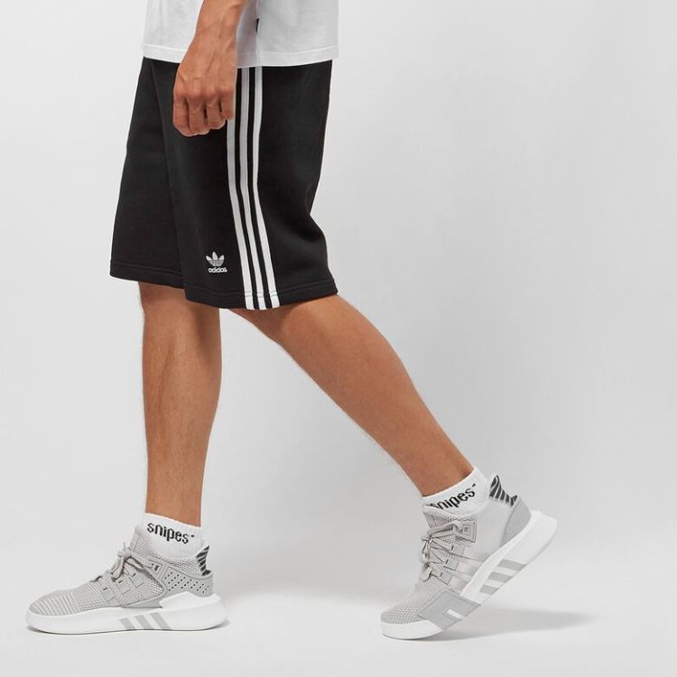 Short adicolor 3-Stripes