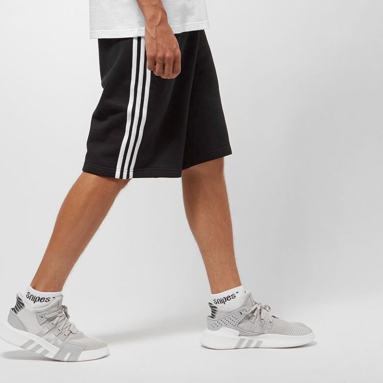 Short adicolor 3-Stripes