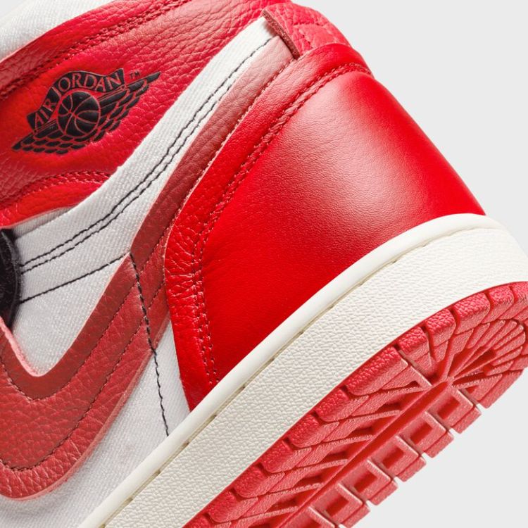 WMNS Air Jordan 1 MM High