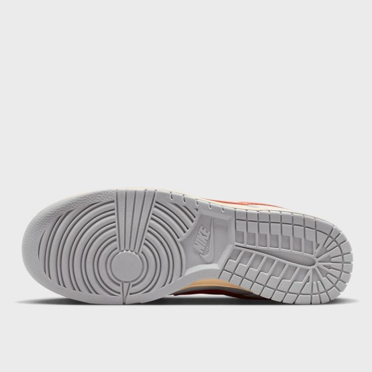 Dunk Low SE