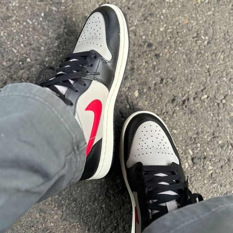 WMNS Air Jordan 1 Mid