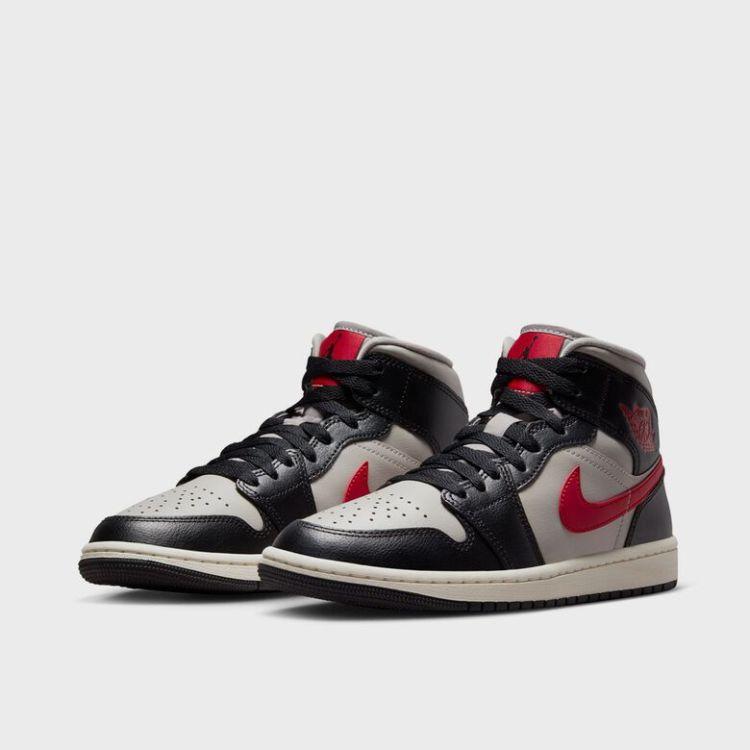 WMNS Air Jordan 1 Mid