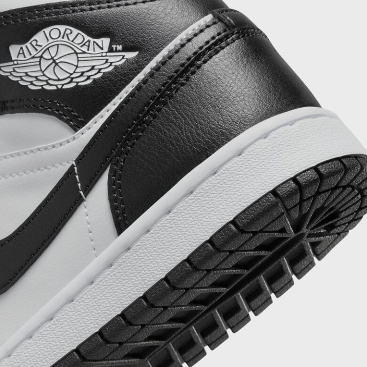WMNS Air Jordan 1 Mid