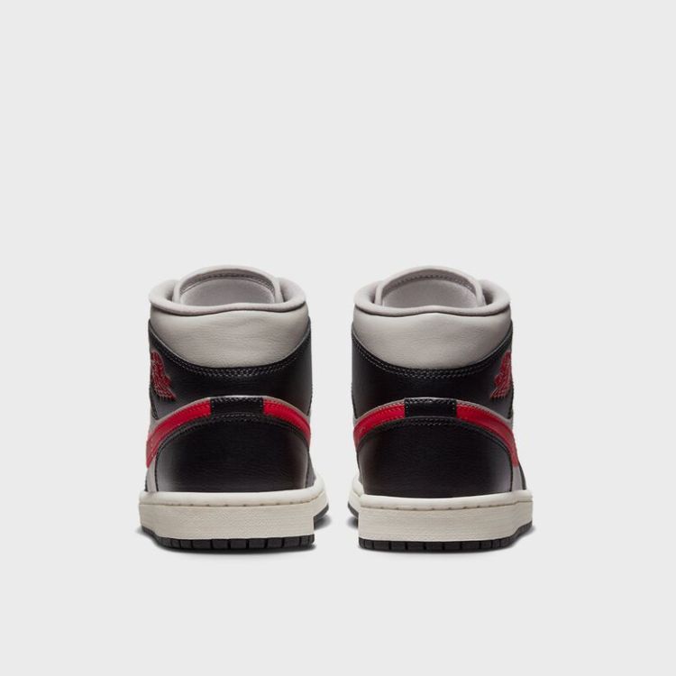WMNS Air Jordan 1 Mid